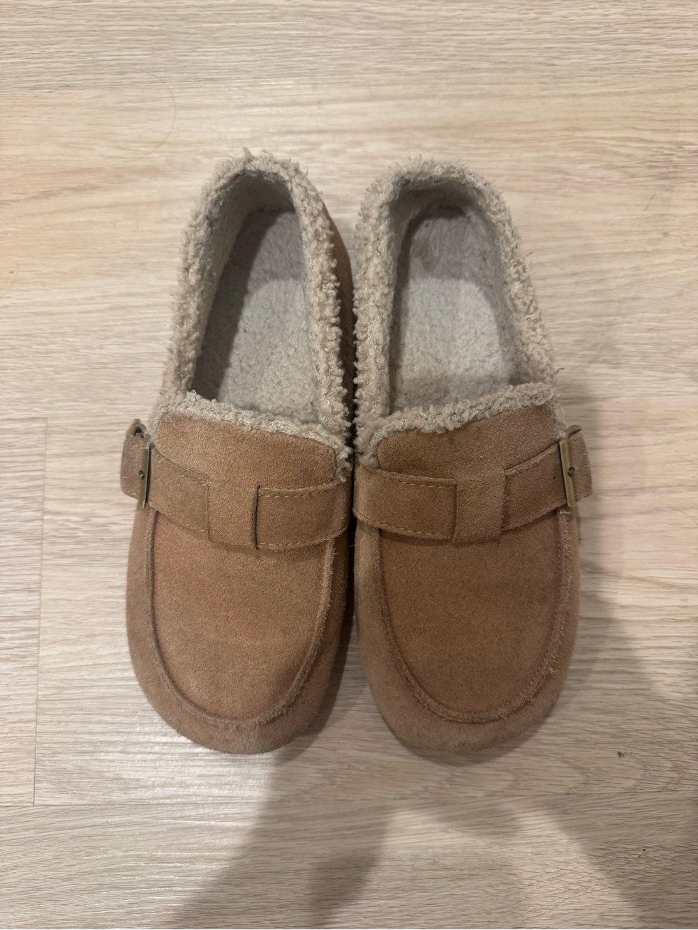 Women -Tan suede mules w shearling lining - Japanese shoe size 23.5 - No Brand
